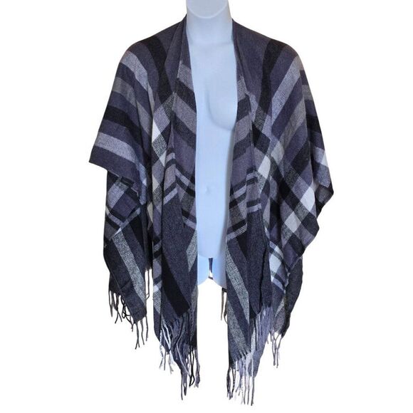Banana Republic Plaid Fringe Open Poncho plaid OS NEW! Warm soft holiday gift - Picture 3 of 5